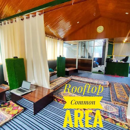 I Love Kasol Hostel & Rooftop Cafe-3
